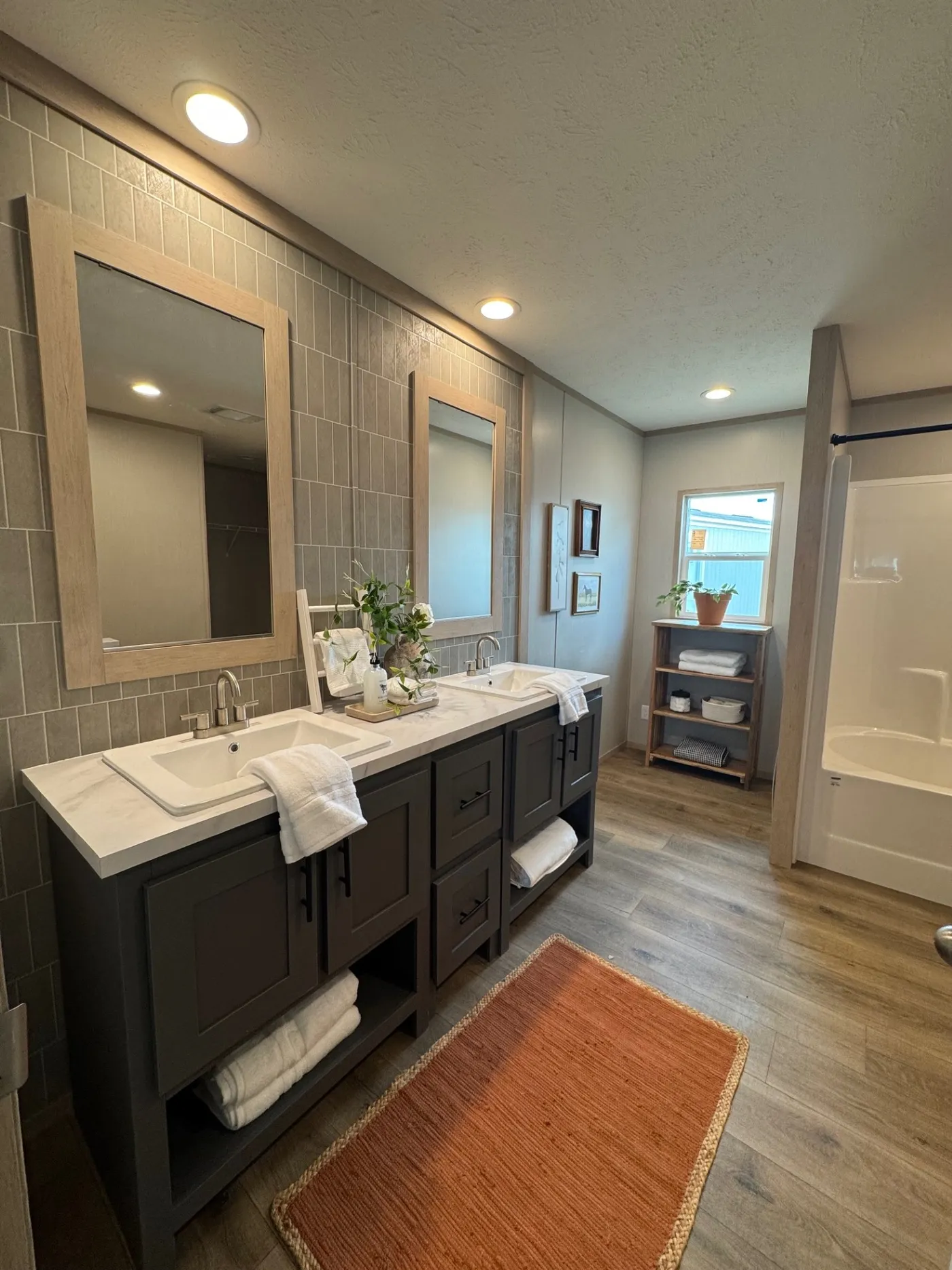 2 porcelain sinks & LARGE shower tub combo