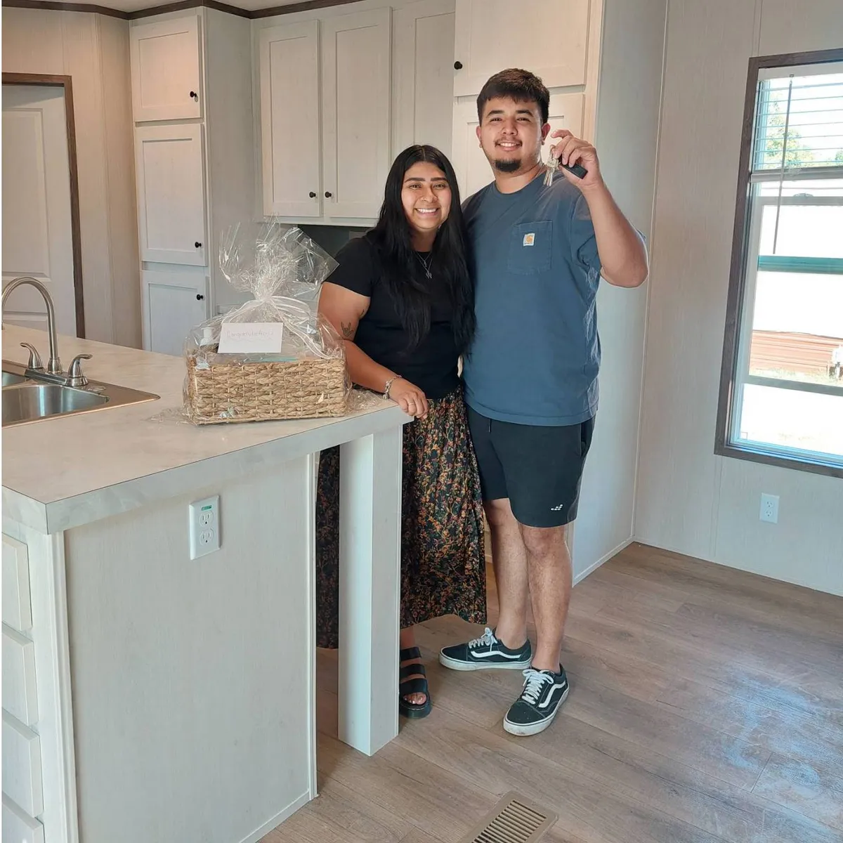 ROLANDO V. welcome home image