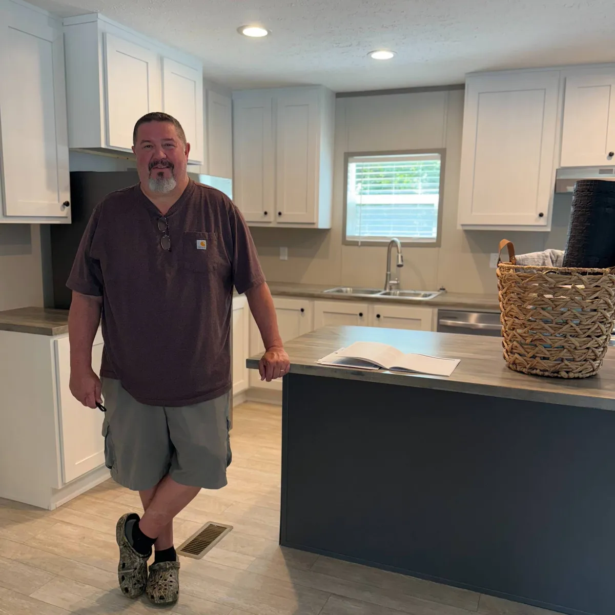 BENJAMIN DEWITT H. welcome home image