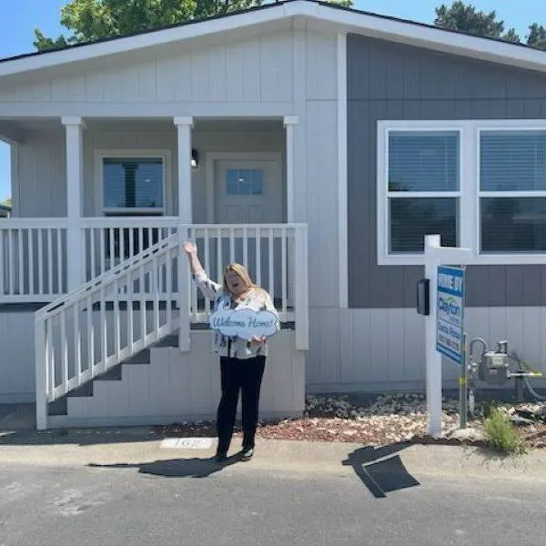 CHRISTINE LOUISE B. welcome home image