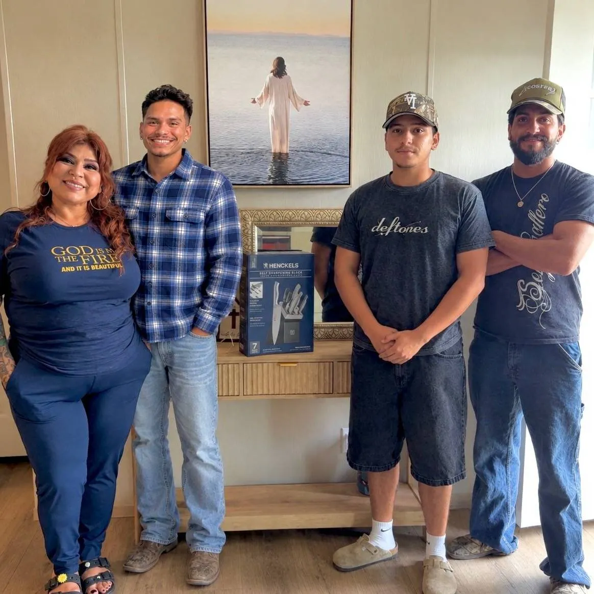 ROBERTO V. welcome home image
