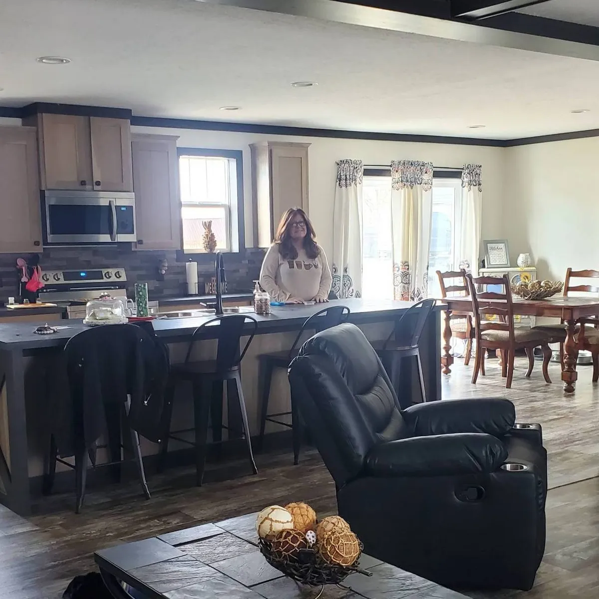LAURA M. welcome home image