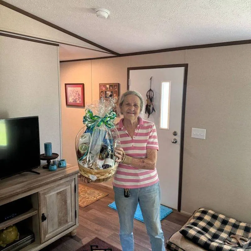 CAROLYN H. welcome home image