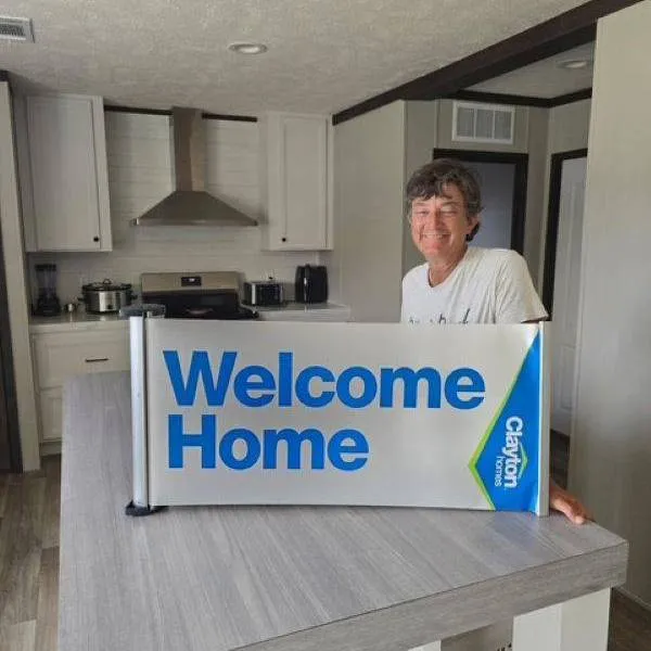 MELANIE L. welcome home image