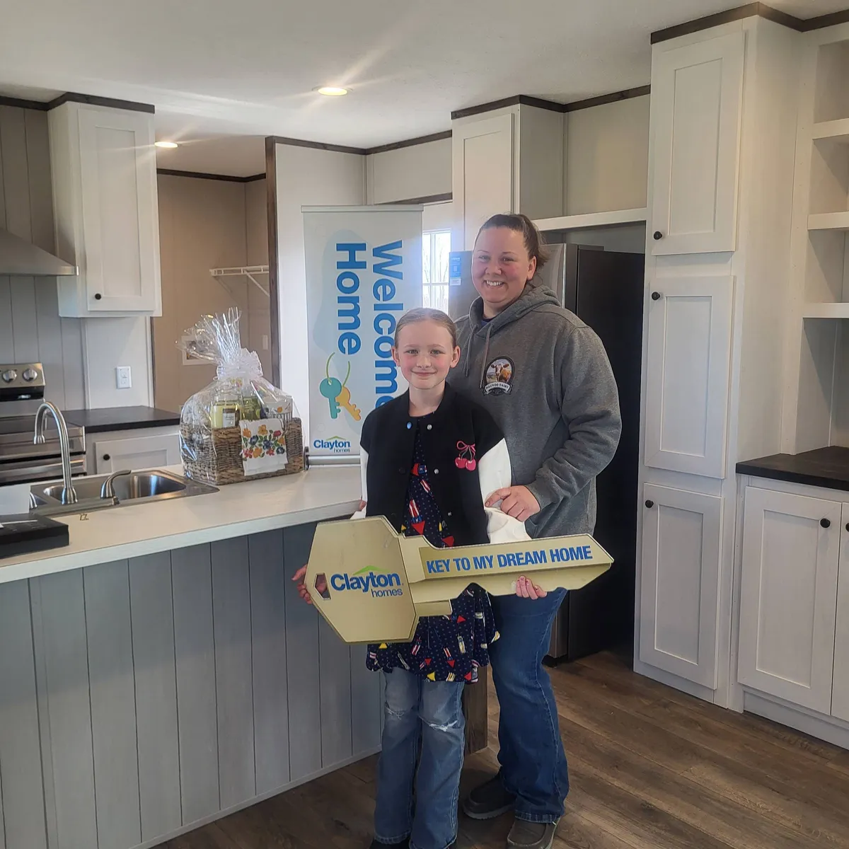 LINDSEY M. welcome home image