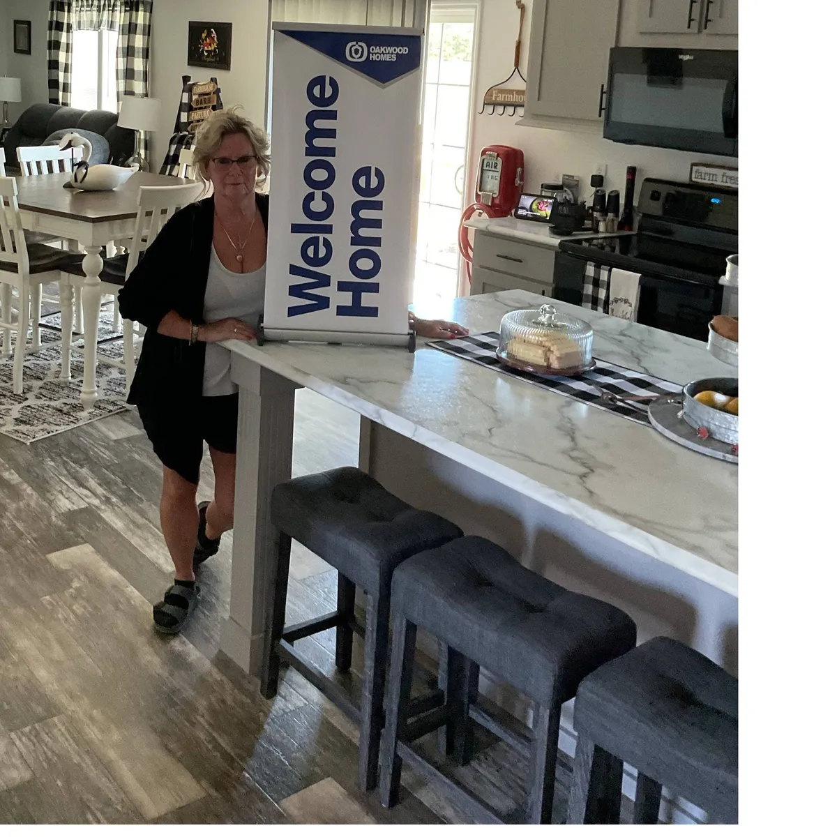 CHRISTOPHER ROLAND W. welcome home image