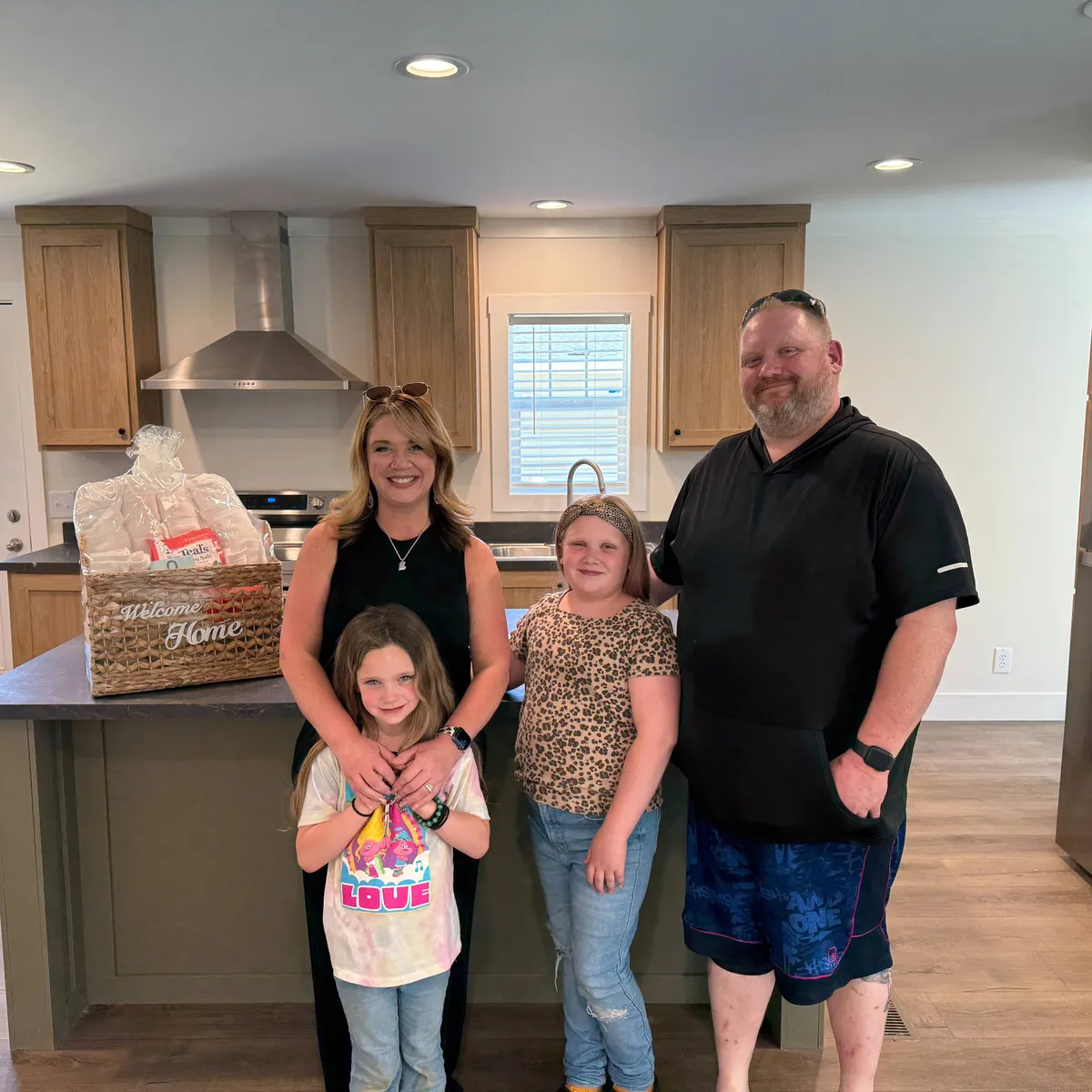 AMANDA E. welcome home image