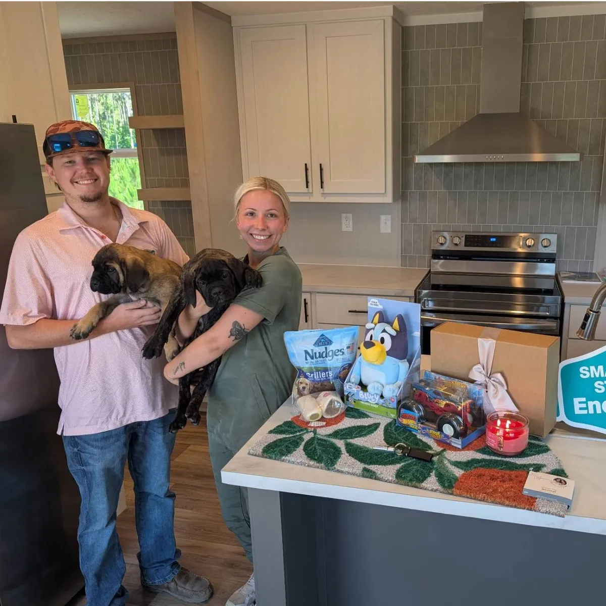 LINDSEY G. welcome home image